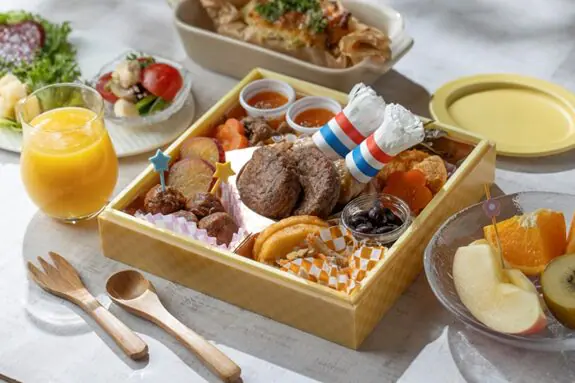 子どもの絵本がおせちの特別付録に初登場！ 石井食品社員が手掛けた食